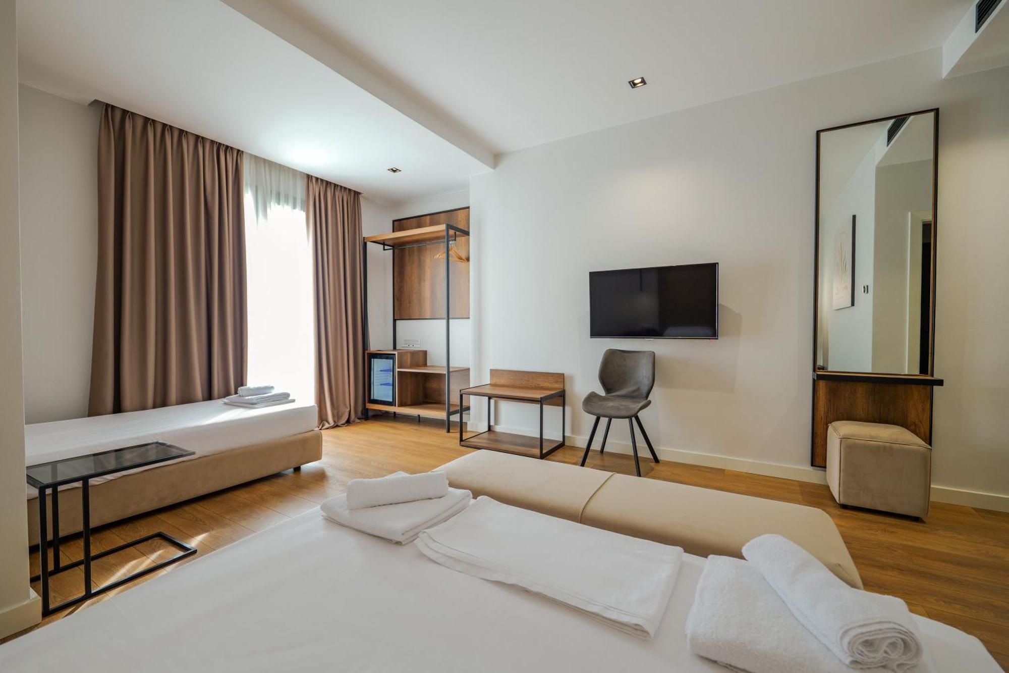 Vlorë Hotel Central מראה חיצוני תמונה