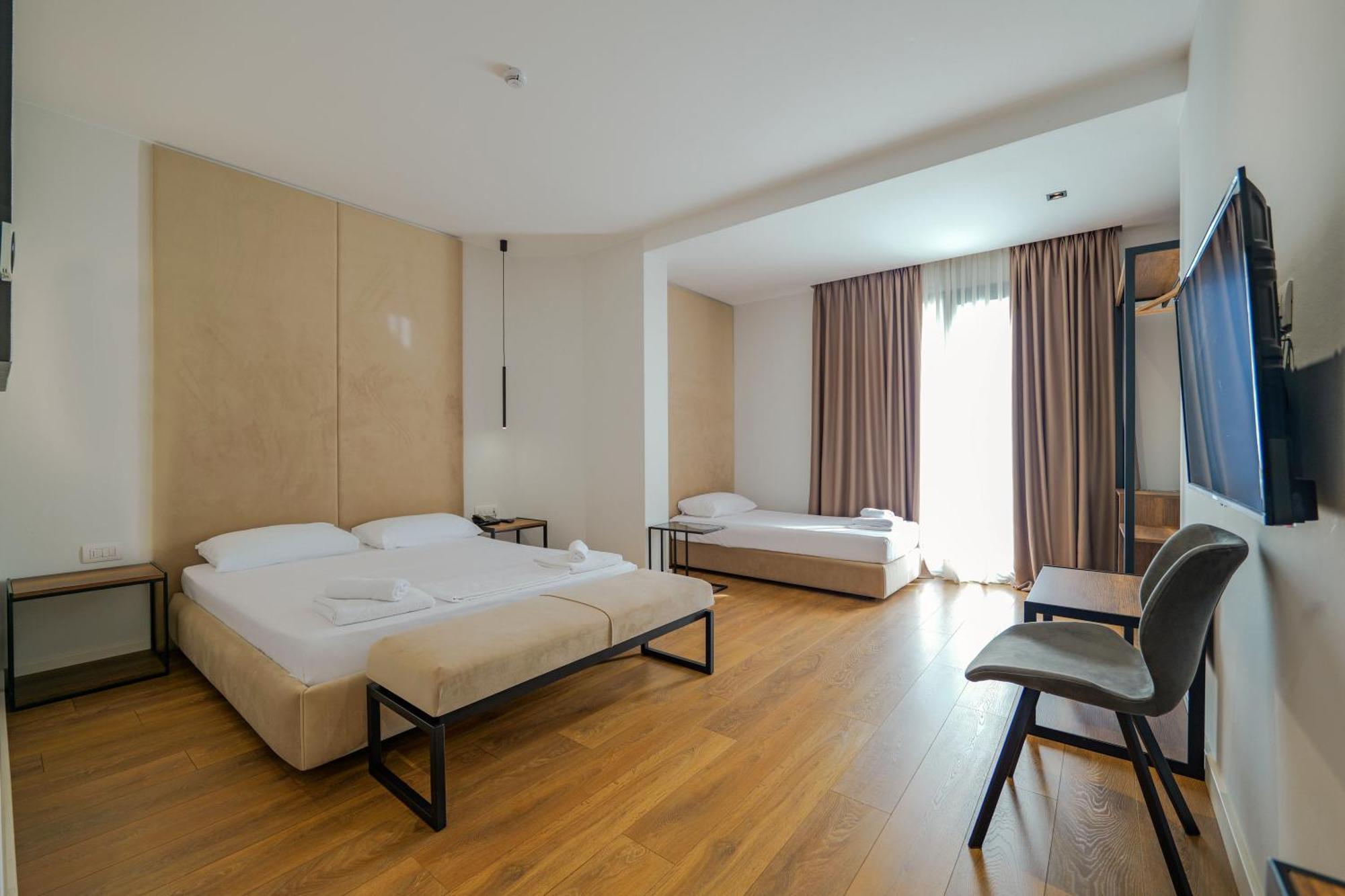 Vlorë Hotel Central מראה חיצוני תמונה