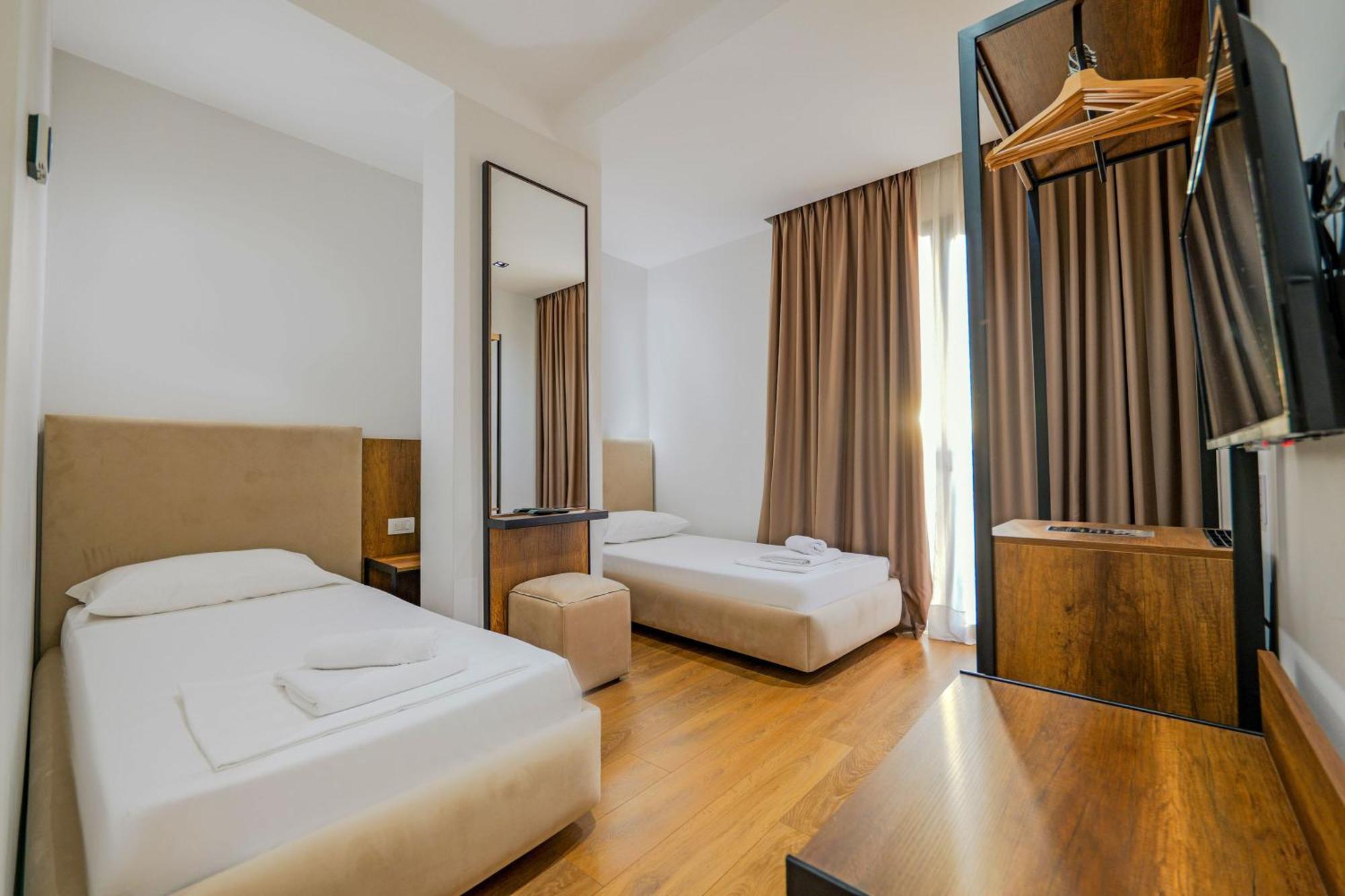 Vlorë Hotel Central מראה חיצוני תמונה