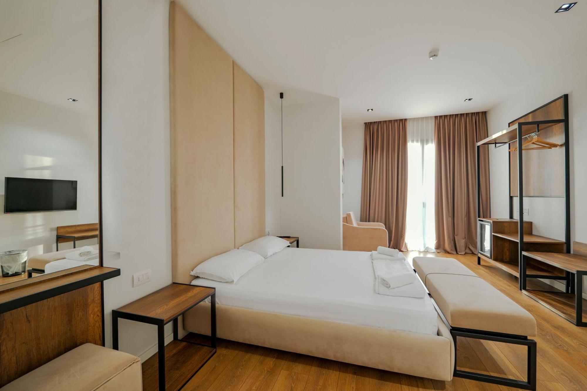 Vlorë Hotel Central מראה חיצוני תמונה