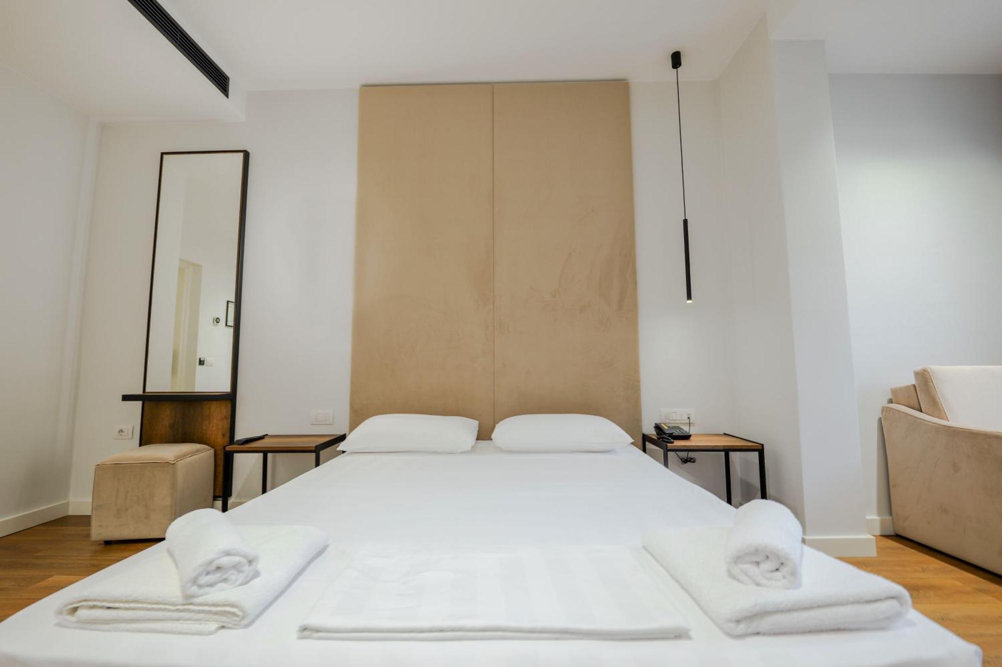 Vlorë Hotel Central מראה חיצוני תמונה