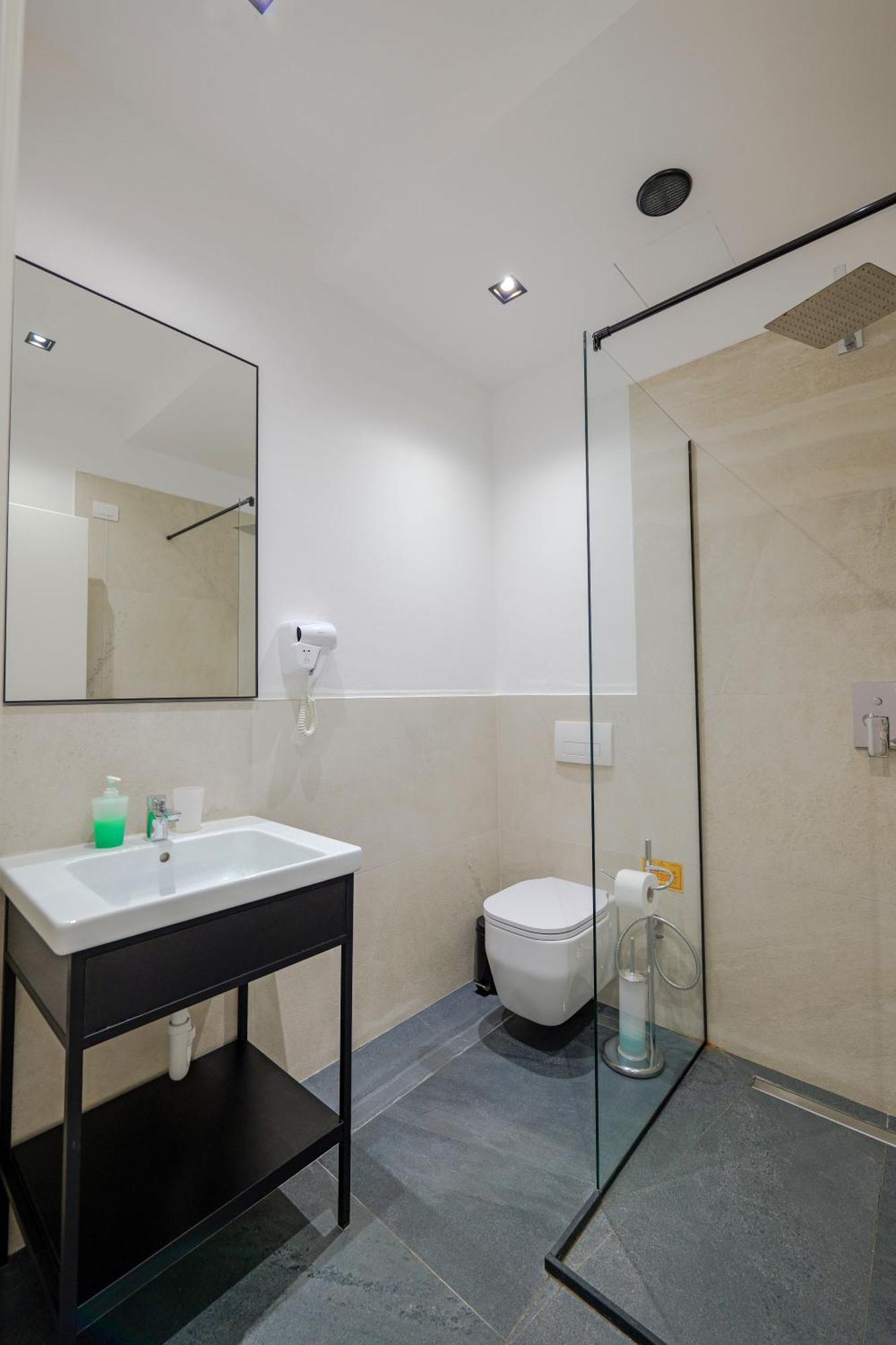 Vlorë Hotel Central מראה חיצוני תמונה