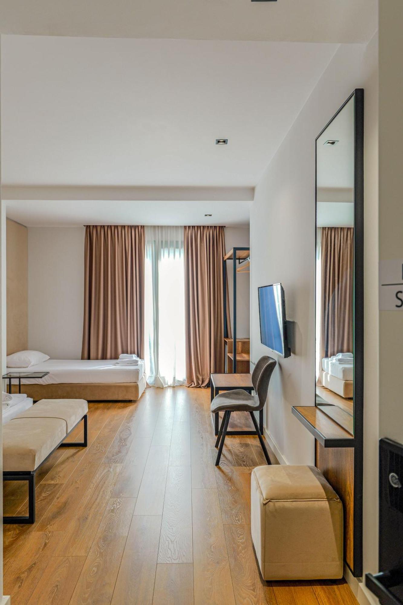 Vlorë Hotel Central מראה חיצוני תמונה