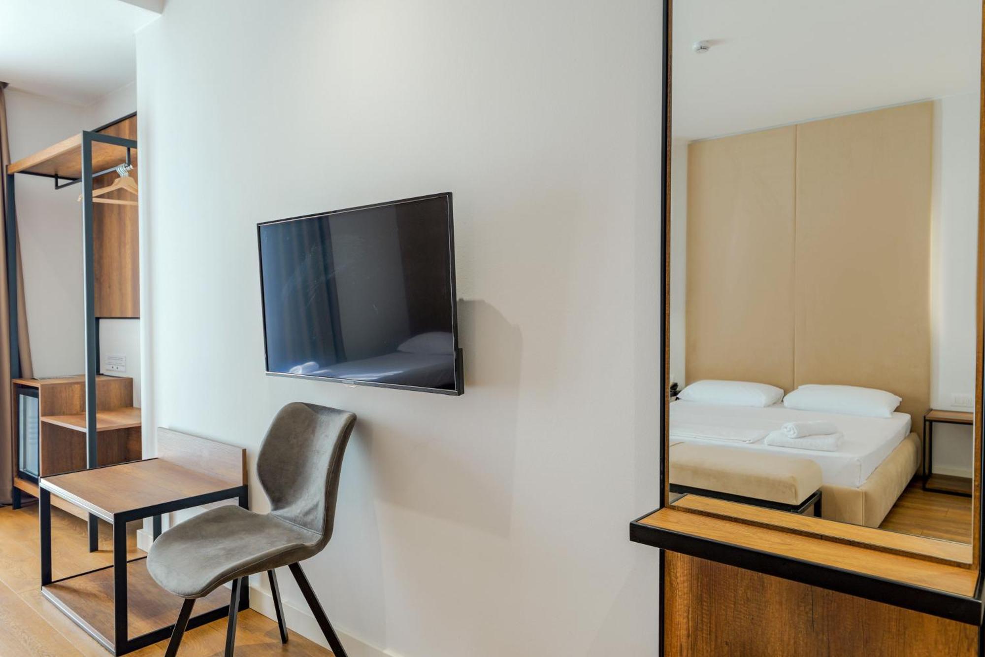 Vlorë Hotel Central מראה חיצוני תמונה