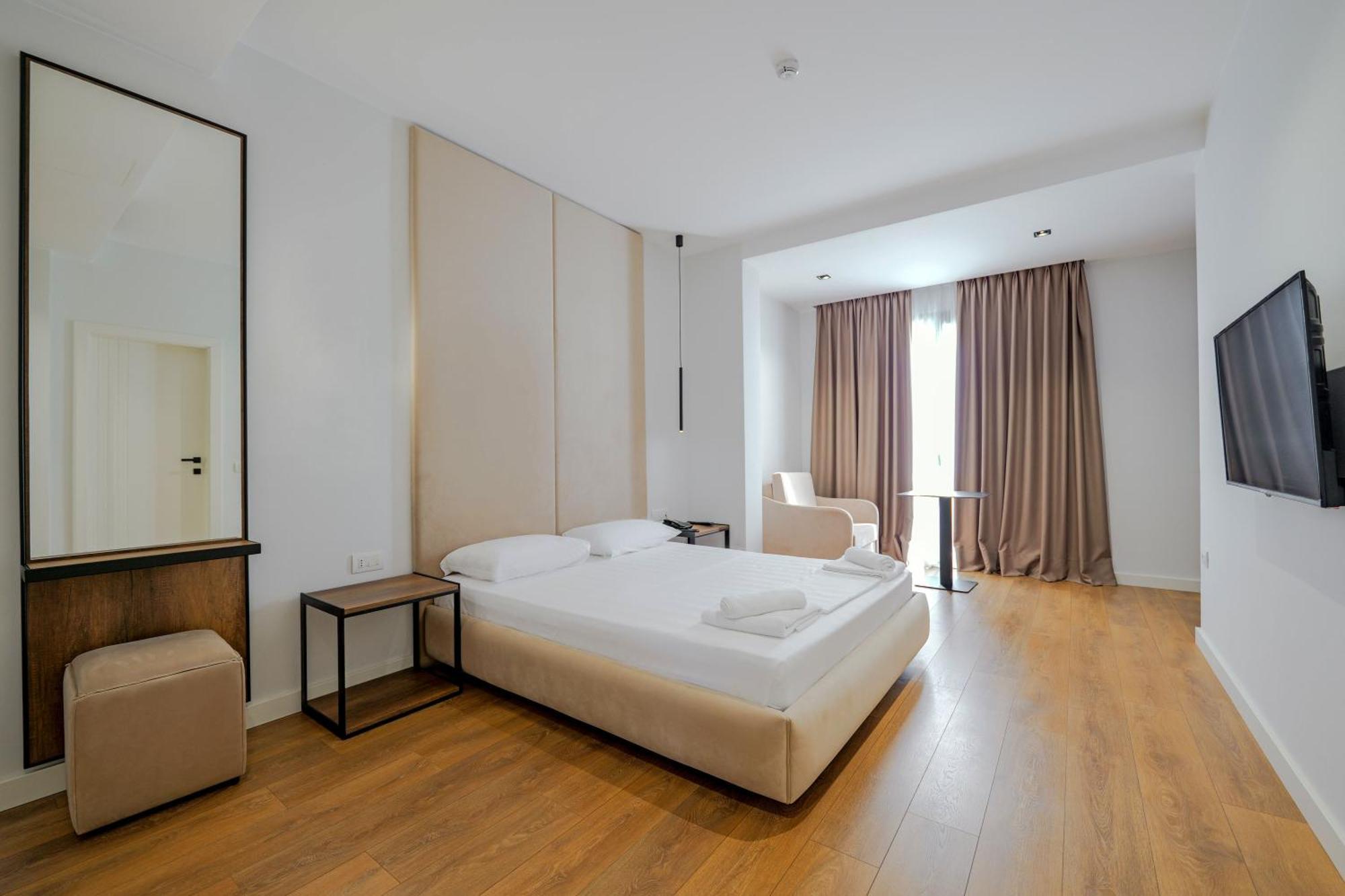 Vlorë Hotel Central מראה חיצוני תמונה