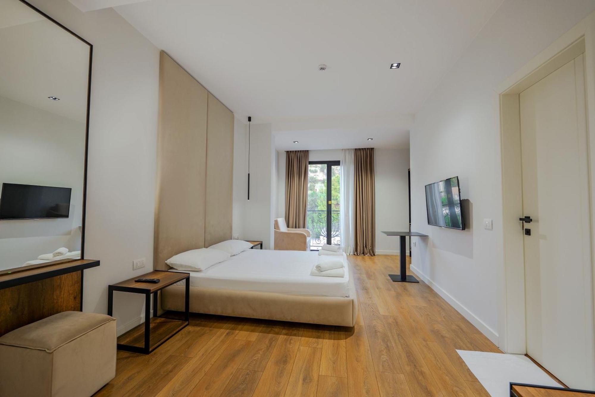 Vlorë Hotel Central מראה חיצוני תמונה