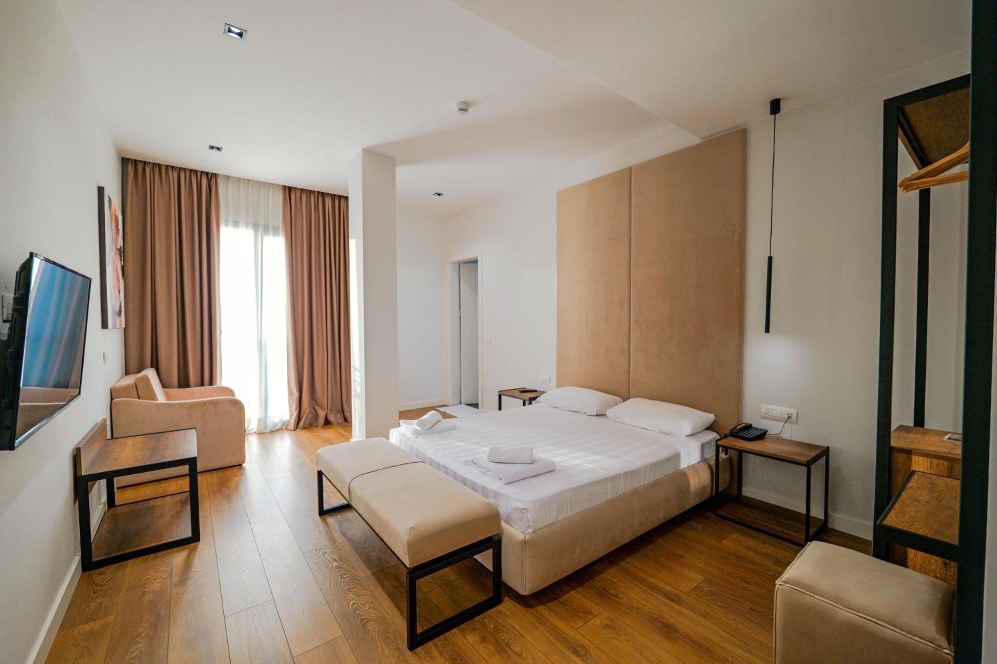 Vlorë Hotel Central מראה חיצוני תמונה