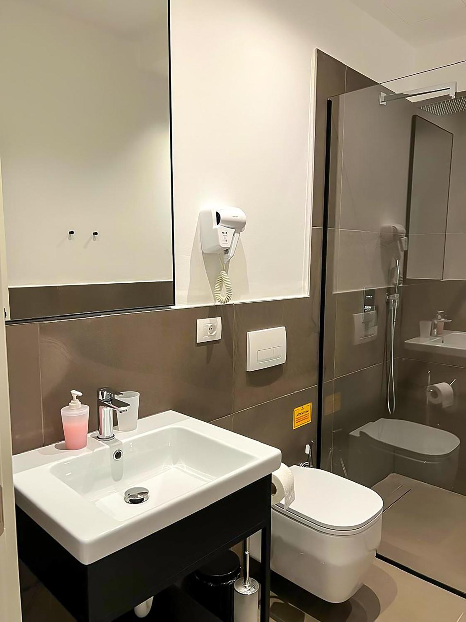 Vlorë Hotel Central מראה חיצוני תמונה